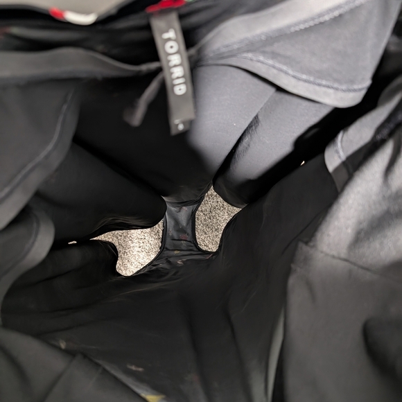 Torrid Deep Black Underwire Push-Up Peplum One Piece Swimsuit in Size 6/30 - Picture 14 of 16